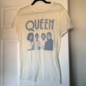 Queen band T-shirt light yellow size small